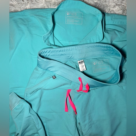Neon blue figs scrub set❄️🩵 - Picture 1 of 3